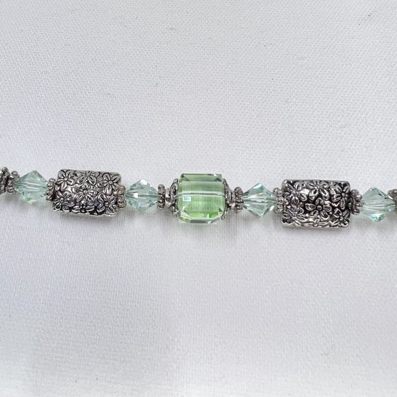 🎉HP🎉 Green Faceted Crystal & Antiqued Silver Tone Decorative Beaded Bracelet - Picture 5 of 7